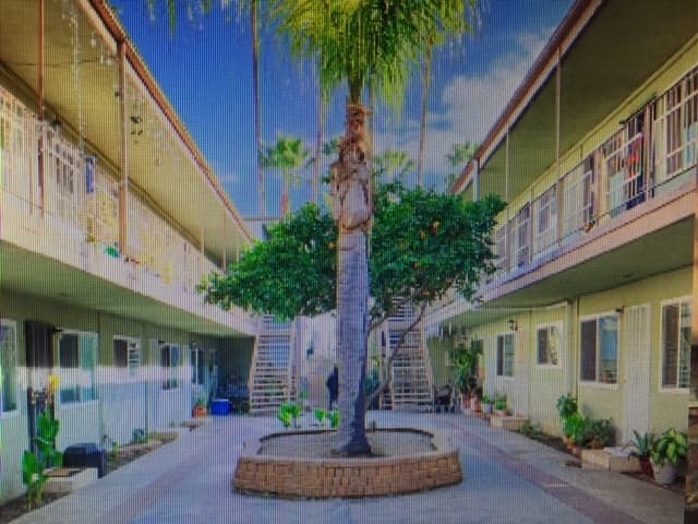 Long Beach Apartment: 1153-1161 Magnolia Avenue