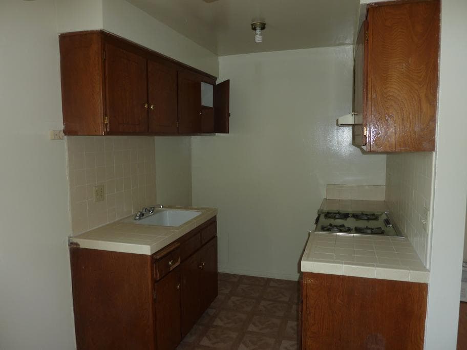 Hawthorne Apartment: 4020 W. 134th St.