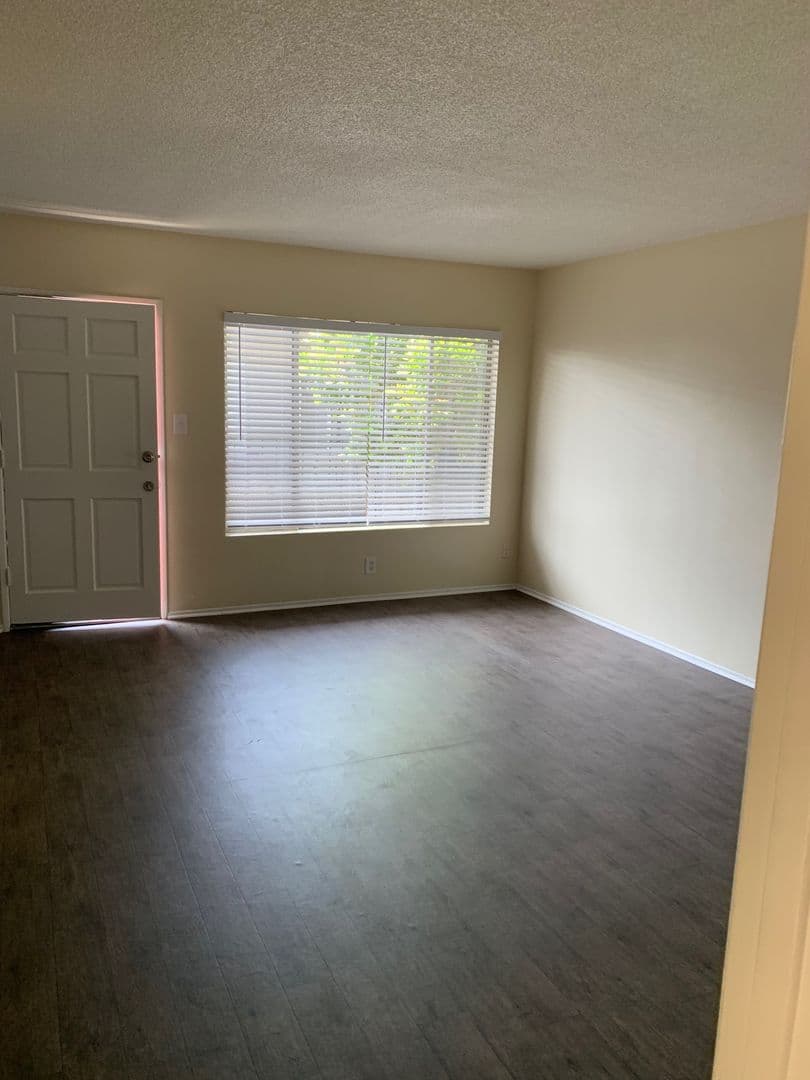 Long Beach Apartment: 1870 -1880 -1890 Harbor Ave.