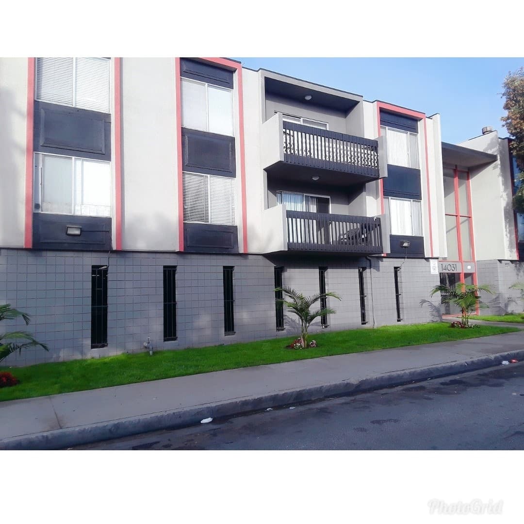 Hawthorne Apartment: 14031 S. Cerise