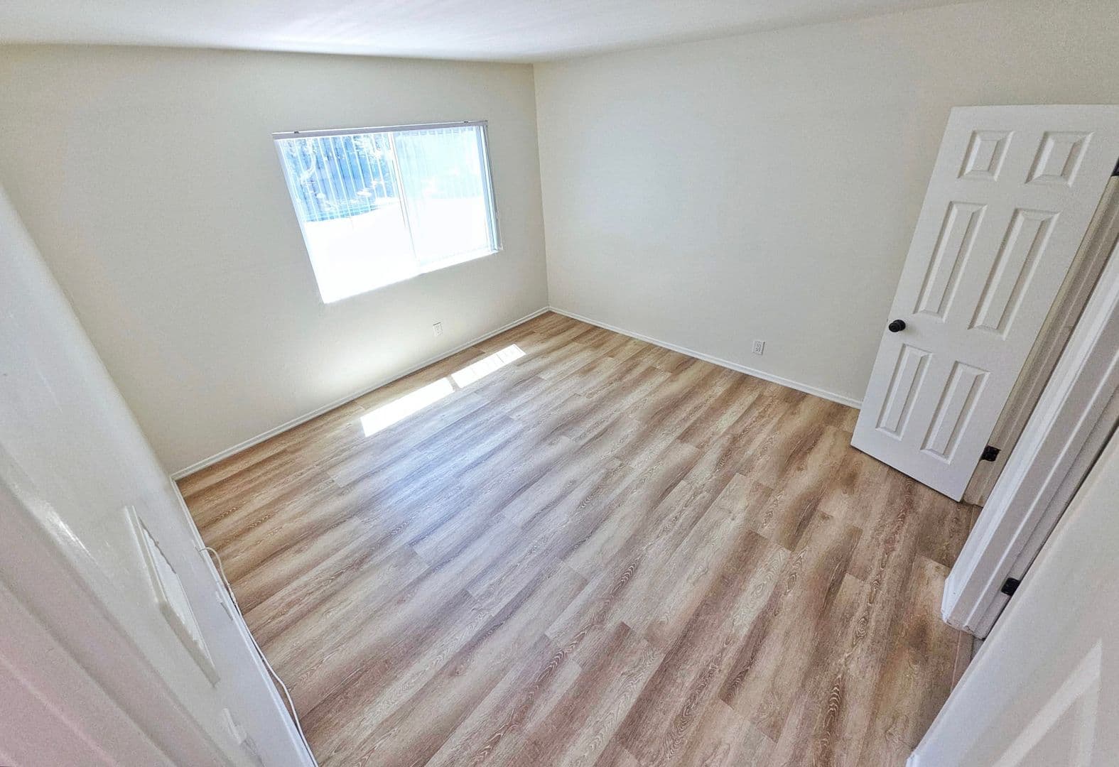 Redondo Beach Apartment: 906 S. Torrance Blvd.