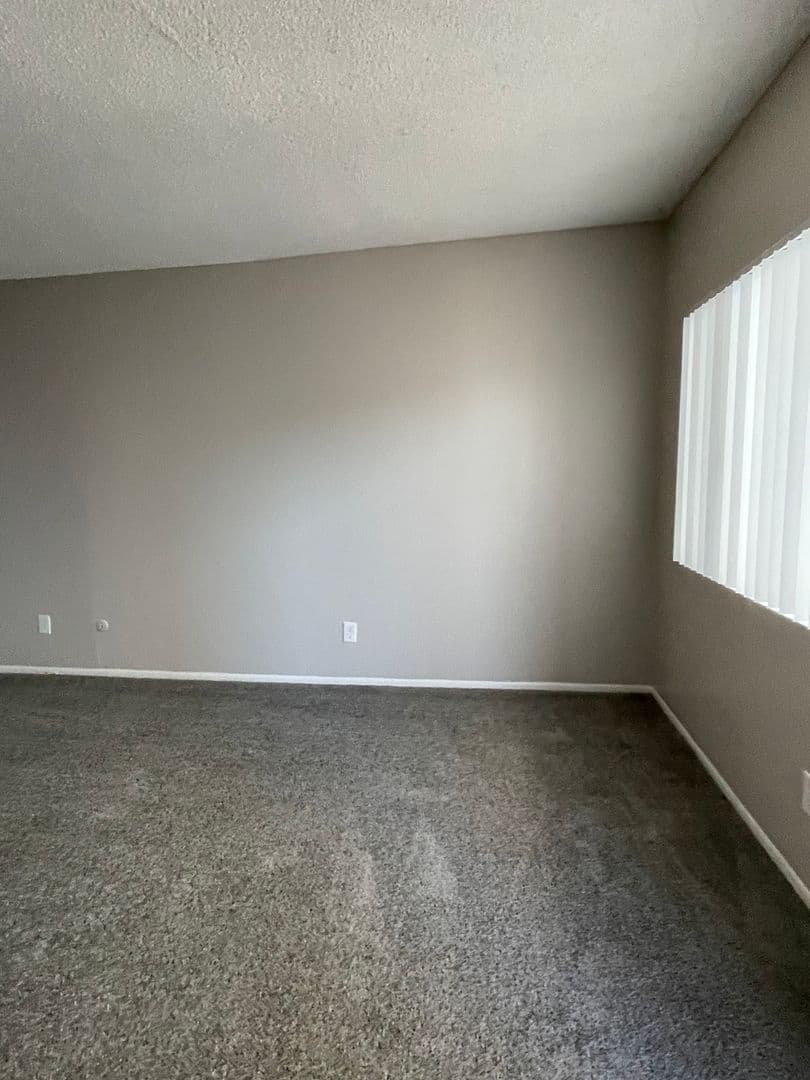Hawthorne Apartment: 13707 Doty Avenue
