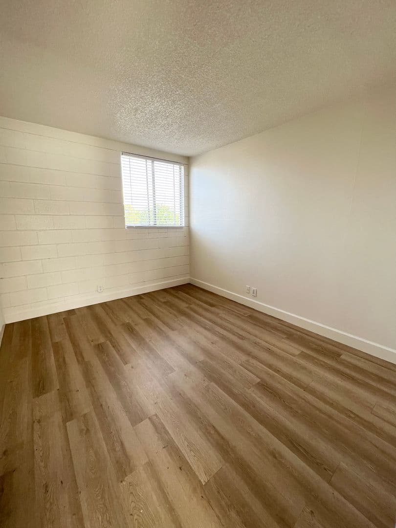 Gardena Apartment: 835 W. Rosecrans Ave