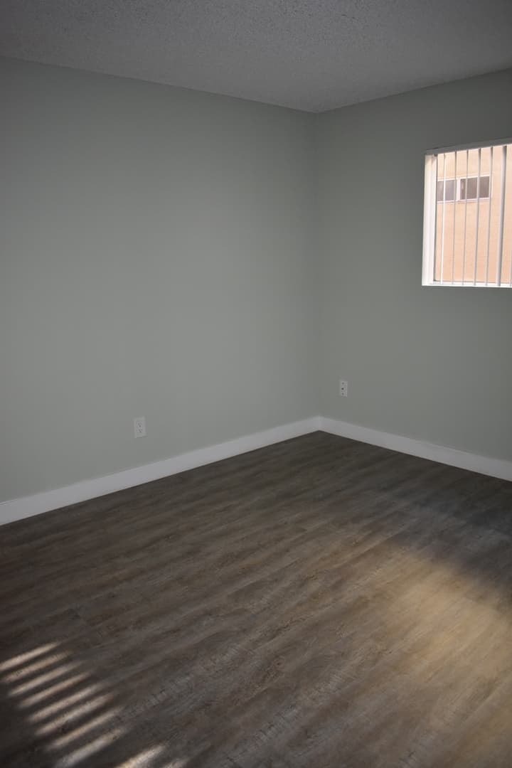 Hawthorne Apartment: 14031 S. Cerise