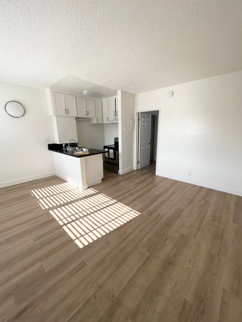 Gardena Apartment: 835 W. Rosecrans Ave