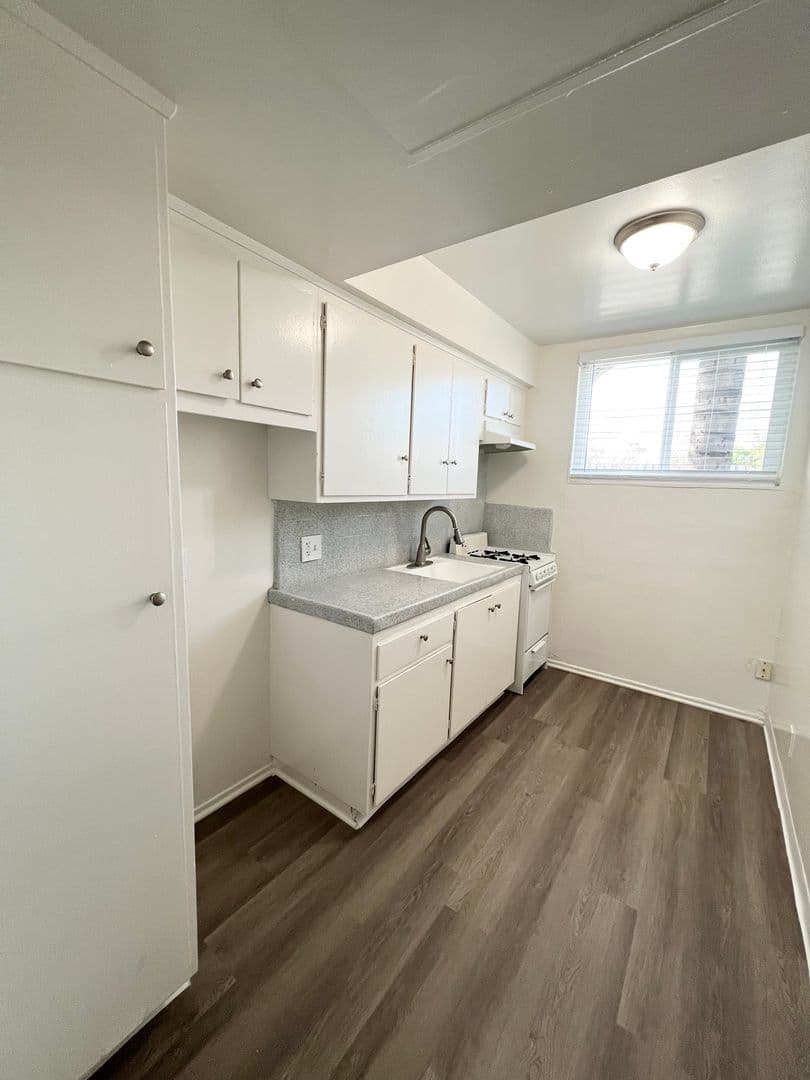 Long Beach Apartment: 3251 E. Artesia Blvd.