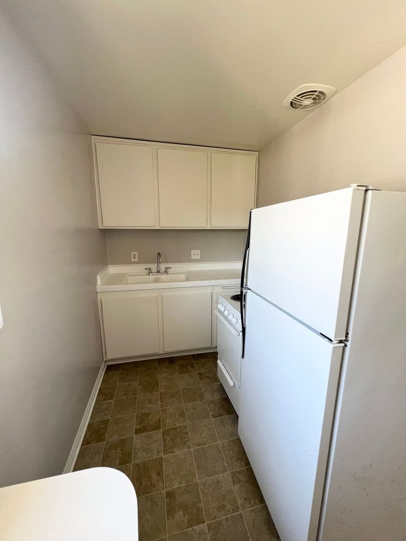 Torrance Apartment: 3338 Redondo Beach Blvd.