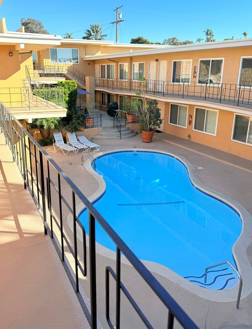 Redondo Beach Apartment: 300 Palos Verdes Boulevard