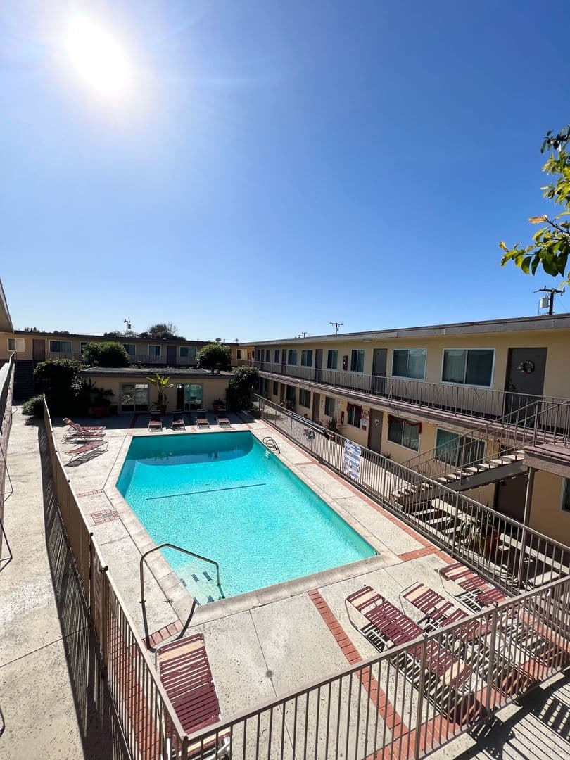 Torrance Apartment: 3338 Redondo Beach Blvd.