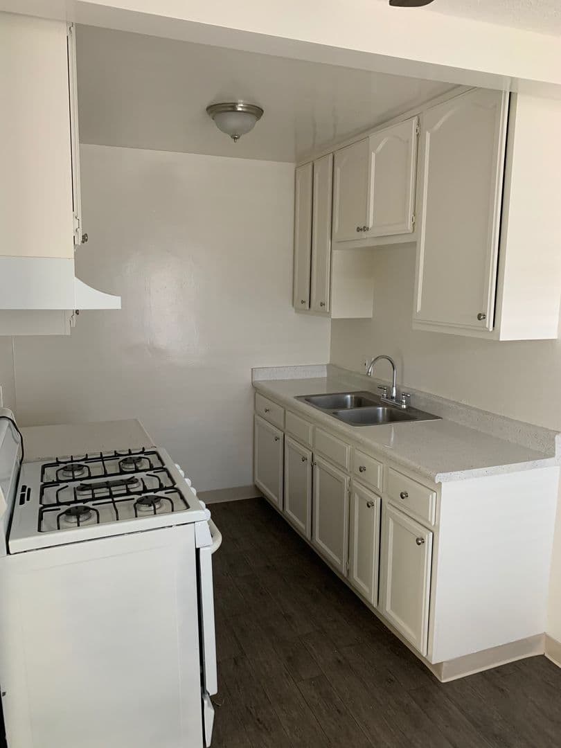 Long Beach Apartment: 1870 -1880 -1890 Harbor Ave.