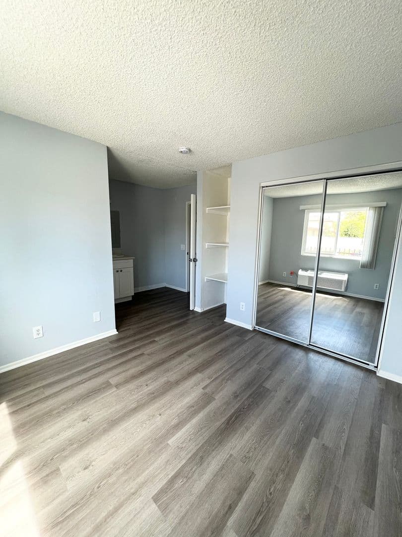 Wilmington Apartment: 606-638