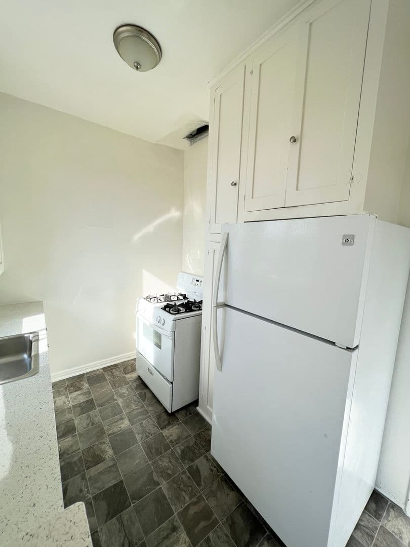 Wilmington Apartment: 1147 Broad Ave.