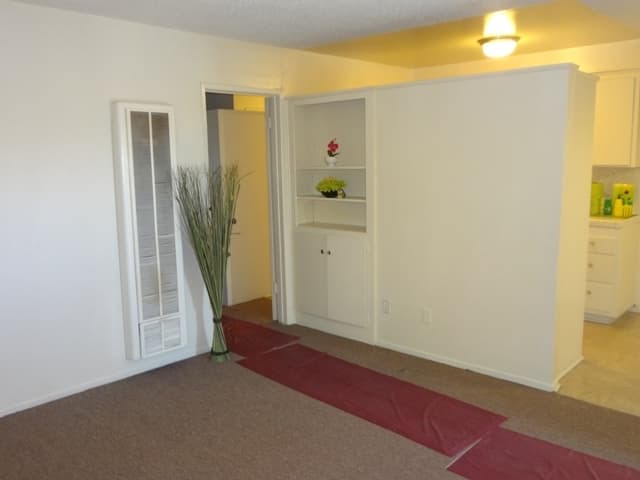 Hawthorne Apartment: 12714 Inglewood Ave.
