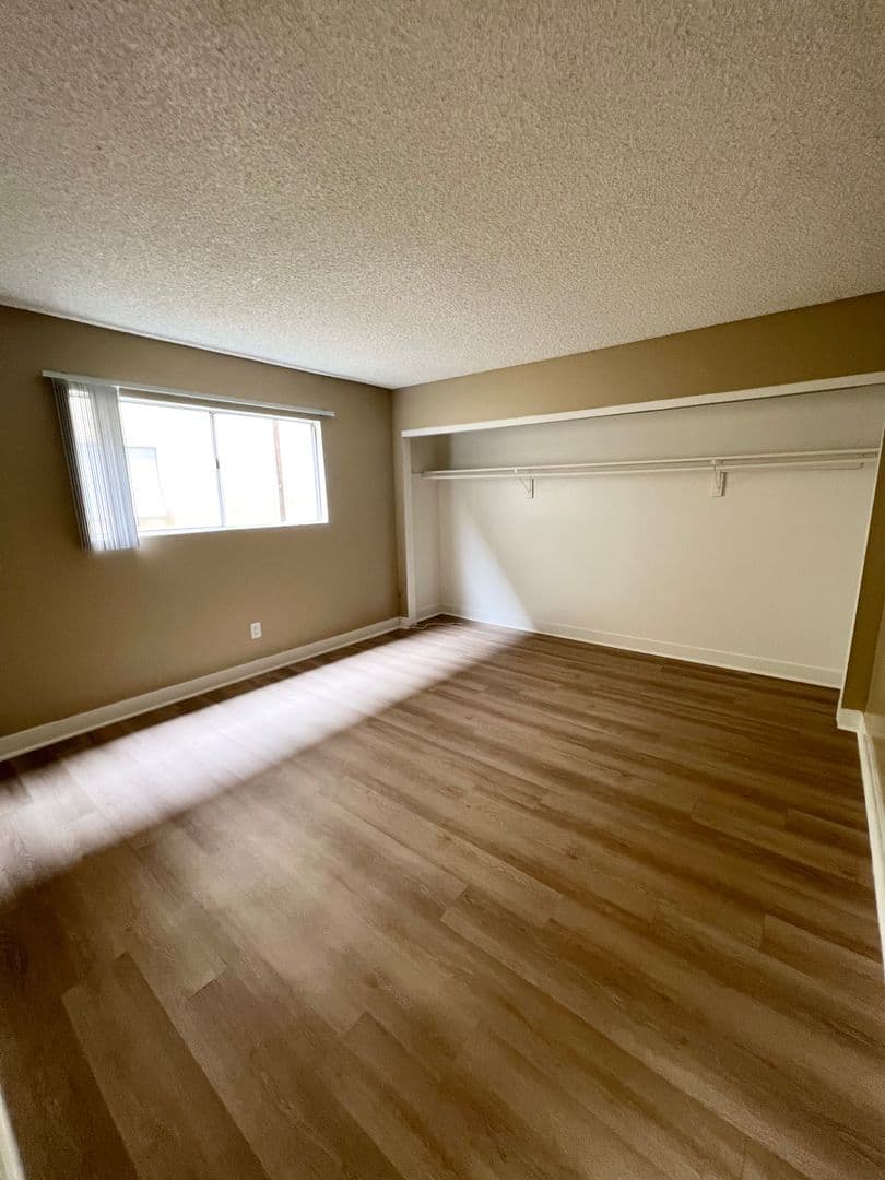 Hawthorne Apartment: 14031 S. Cerise