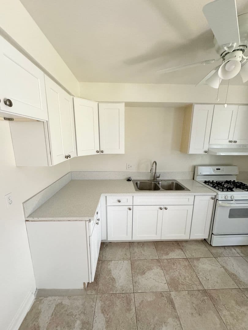 Torrance Apartment: 23015 Madison St