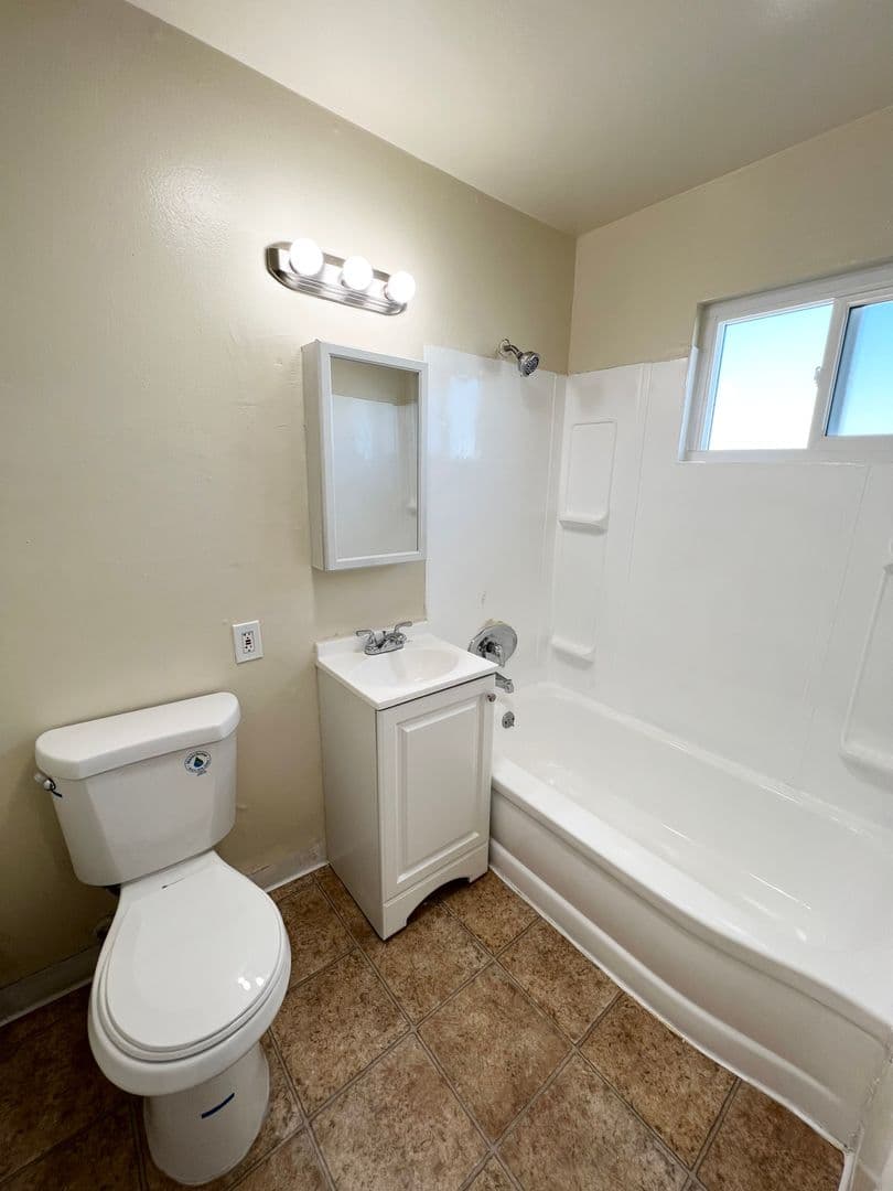 Gardena Apartment: 14812 Chadron Ave