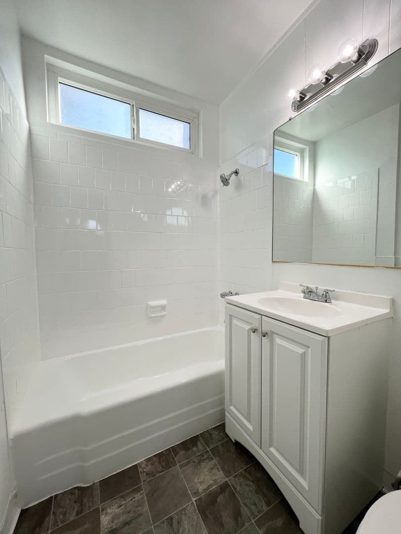 Hawthorne Apartment: 3734 W. El Segundo Blvd