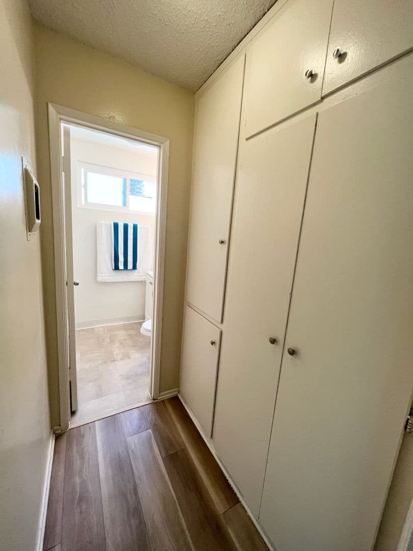 Lomita Apartment: 25843 Narbonne Ave