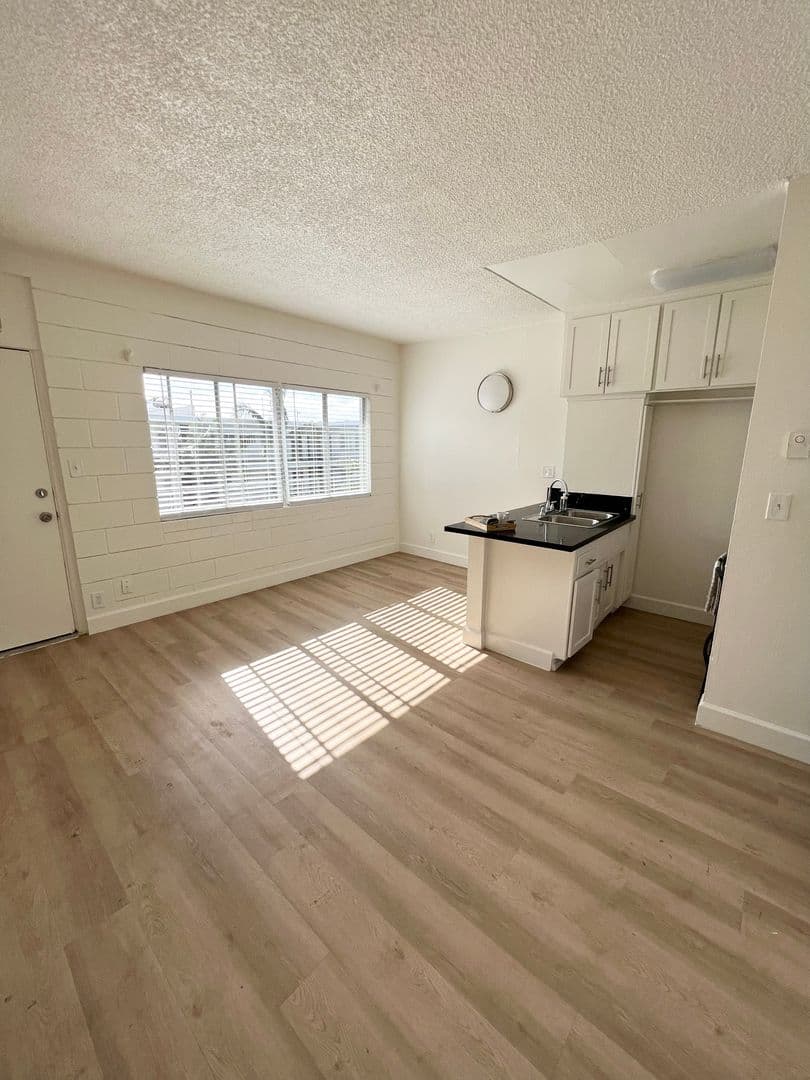 Gardena Apartment: 835 W. Rosecrans Ave