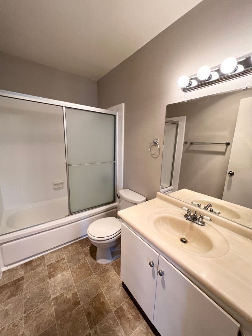 Torrance Apartment: 3338 Redondo Beach Blvd.