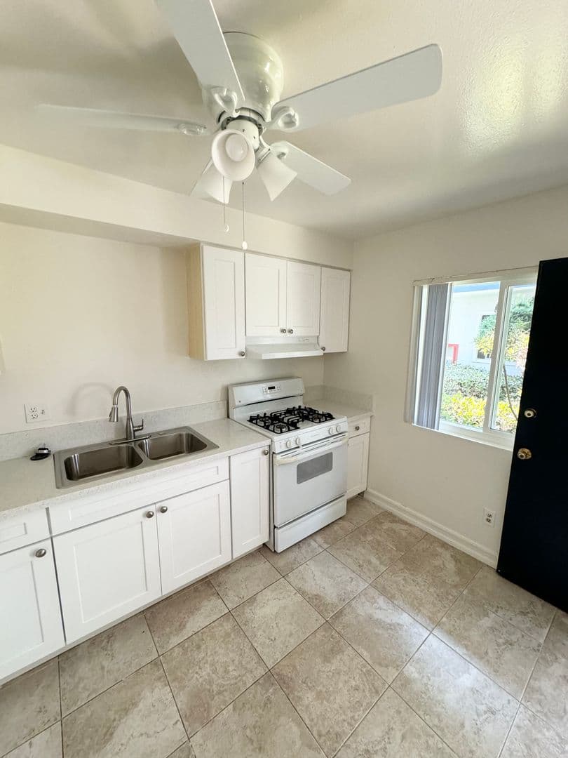 Torrance Apartment: 23015 Madison St