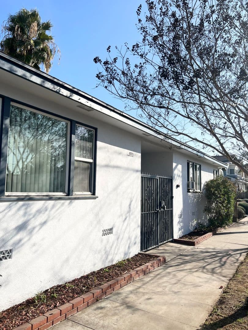 Long Beach Apartment: 1970 Henderson Ave
