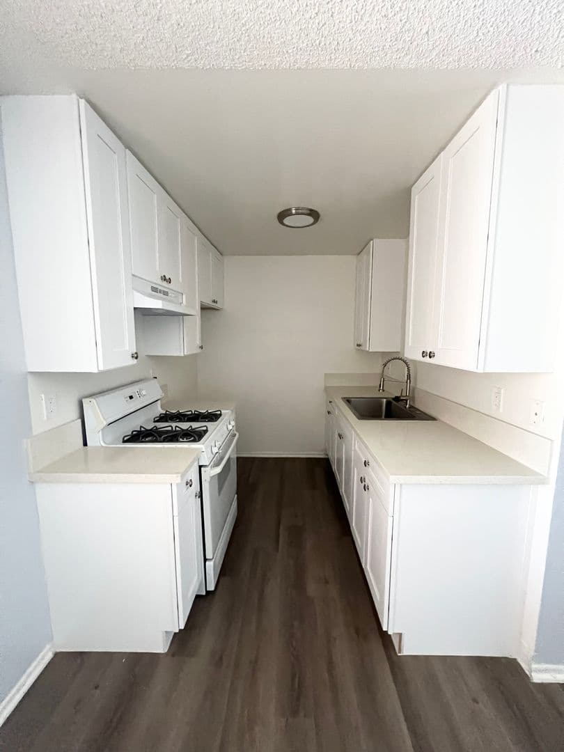 Wilmington Apartment: 606-638