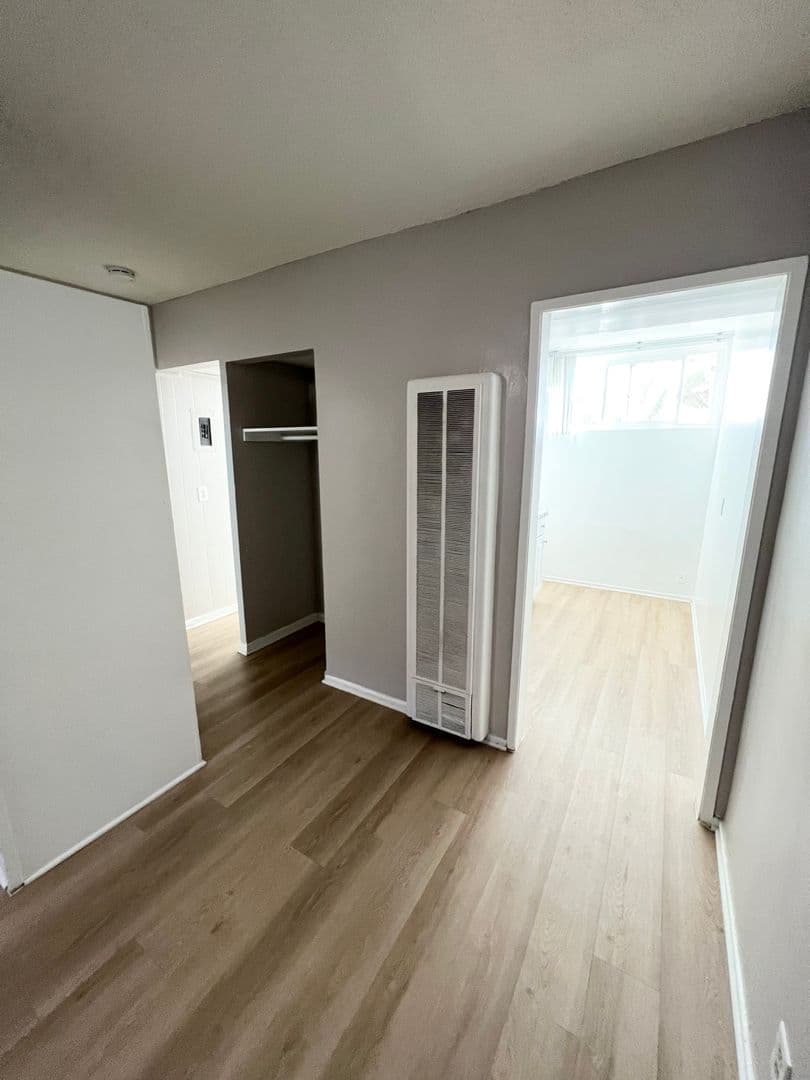Hawthorne Apartment: 3734 W. El Segundo Blvd