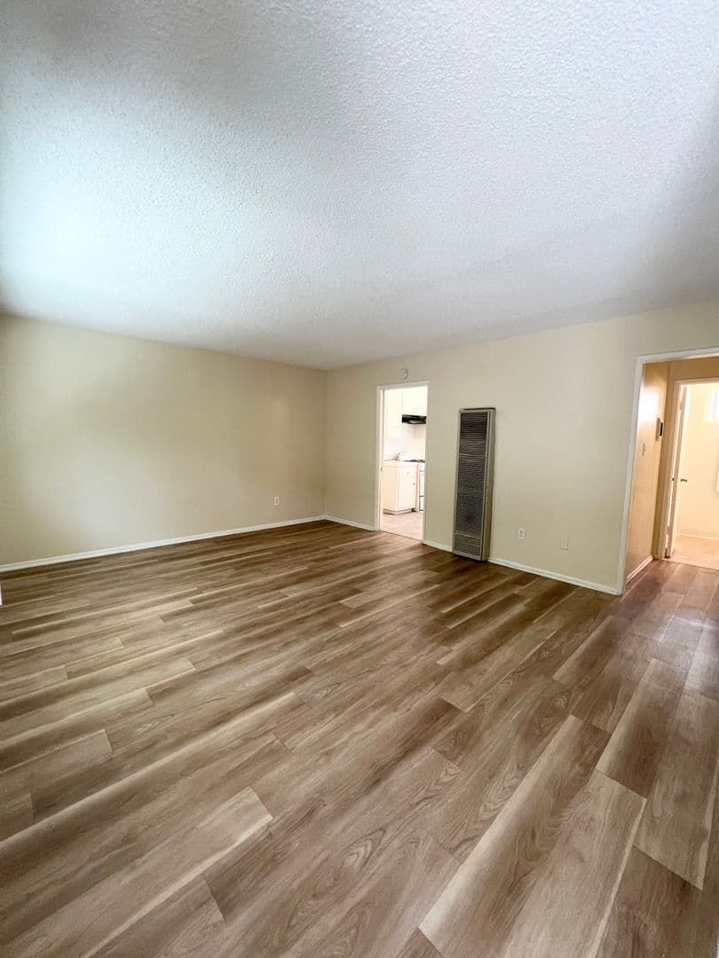 Lomita Apartment: 25843 Narbonne Ave