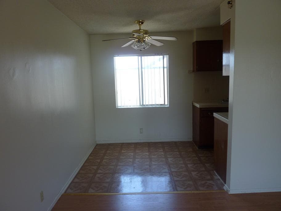 Hawthorne Apartment: 4020 W. 134th St.