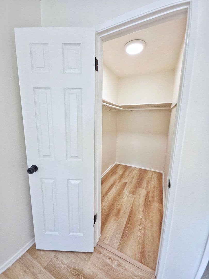 Redondo Beach Apartment: 906 S. Torrance Blvd.
