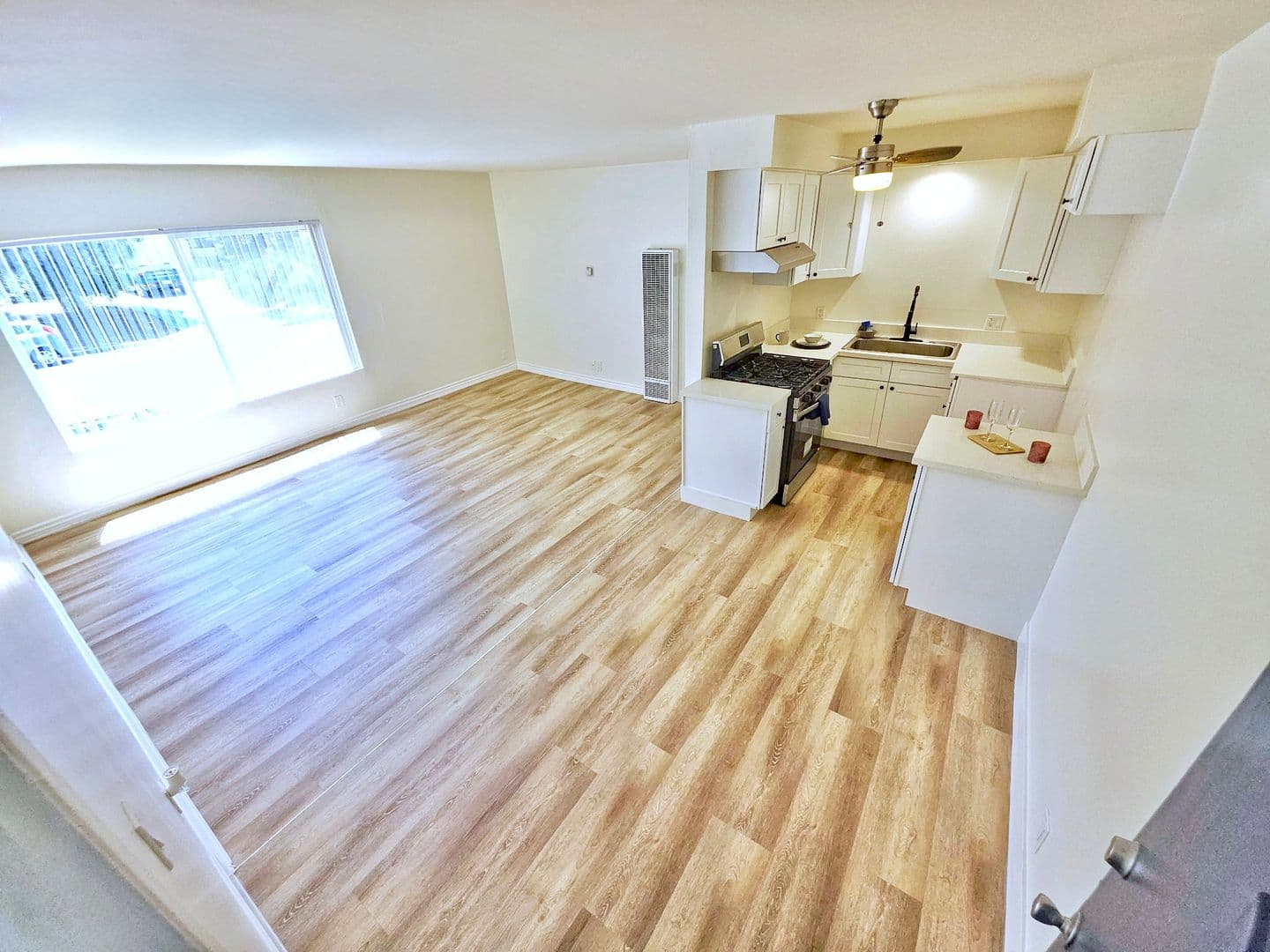 Redondo Beach Apartment: 906 S. Torrance Blvd.