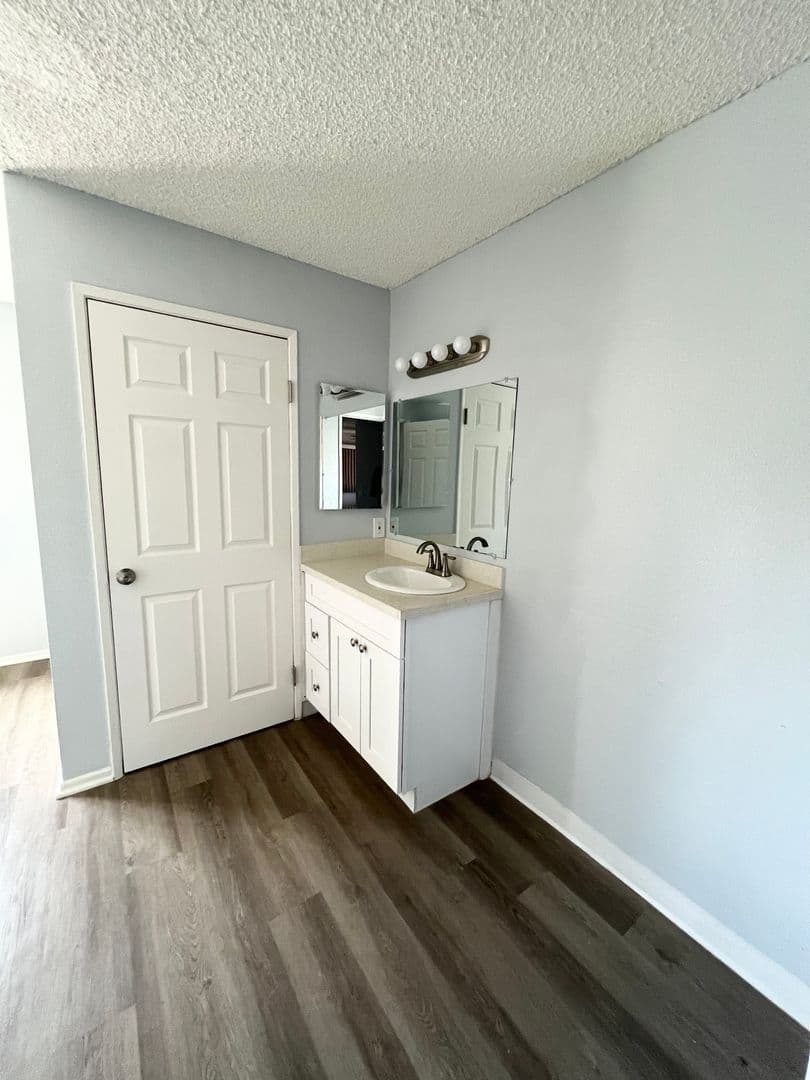 Wilmington Apartment: 606-638