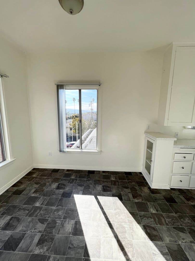Wilmington Apartment: 1147 Broad Ave.