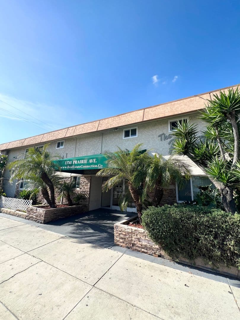 Hawthorne Apartment: 13741 Prairie Ave