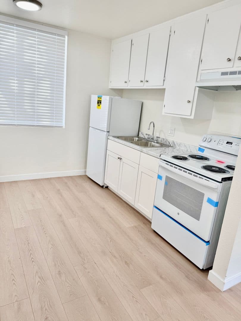 Gardena Apartment: 835 W. Rosecrans Ave