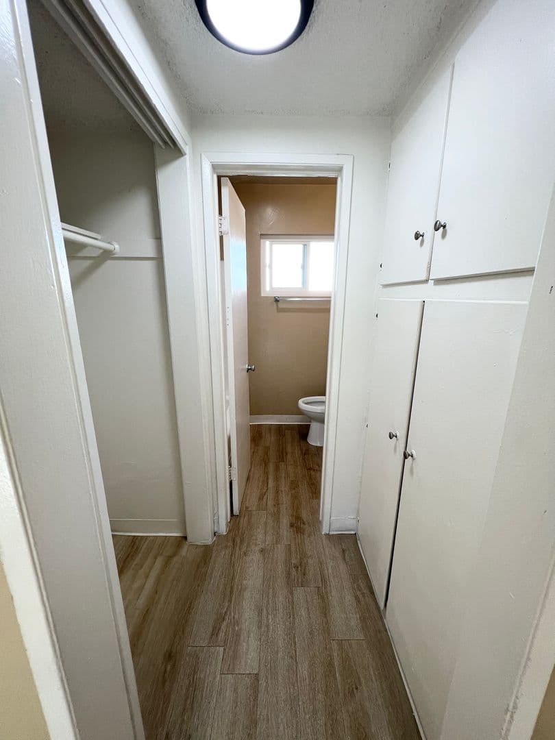 Hawthorne Apartment: 13741 Prairie Ave