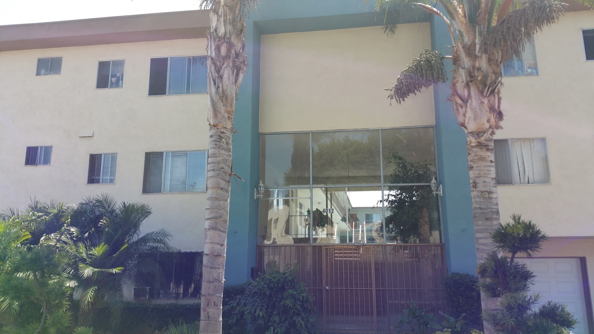 Hawthorne Apartment: 4012 W 129th St,