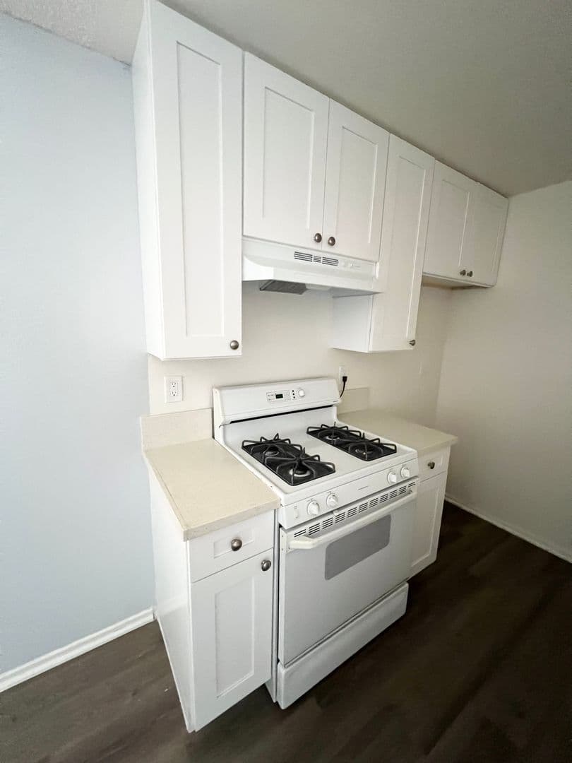 Wilmington Apartment: 606-638