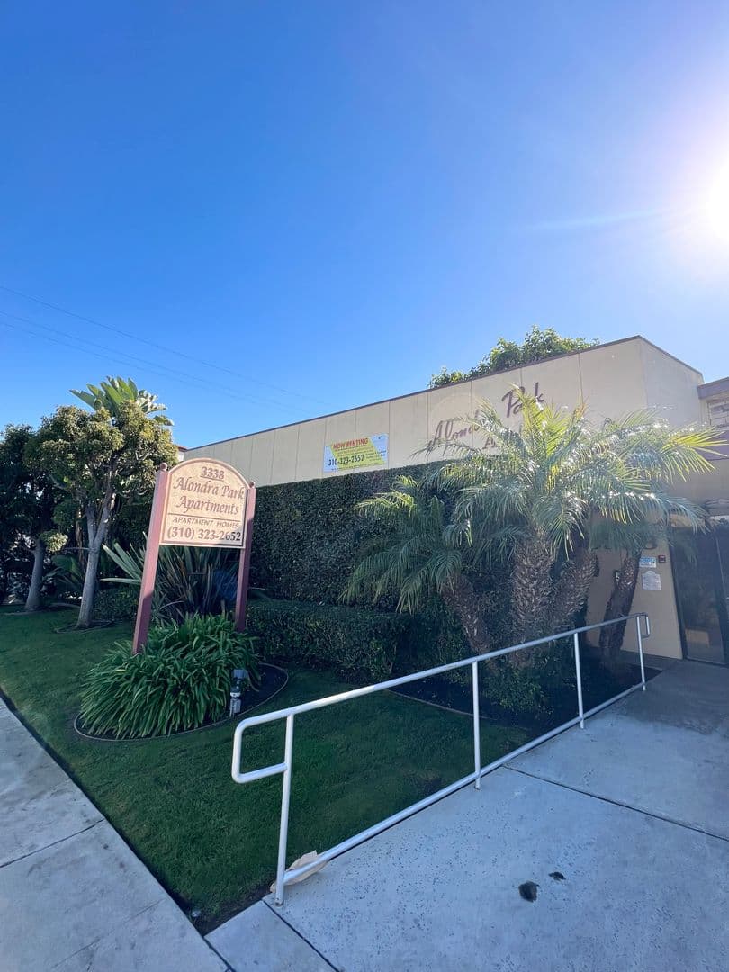 Torrance Apartment: 3338 Redondo Beach Blvd.