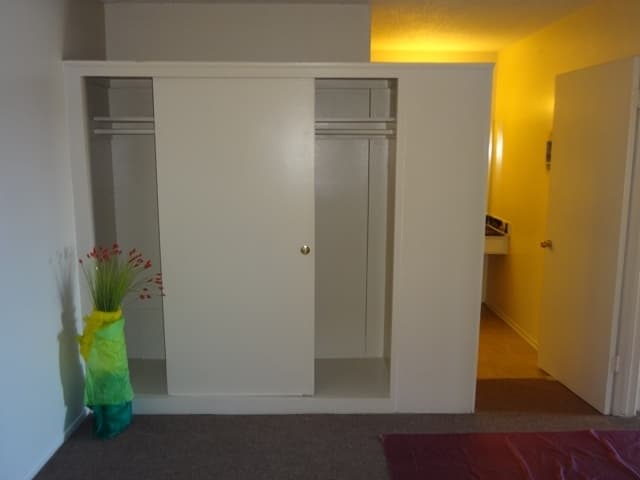 Hawthorne Apartment: 12714 Inglewood Ave.