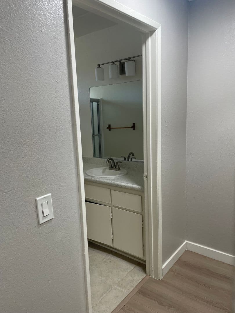 Wilmington Apartment: 606-638