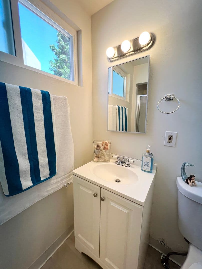 Lomita Apartment: 25843 Narbonne Ave