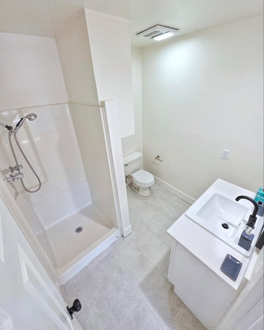 Redondo Beach Apartment: 906 S. Torrance Blvd.