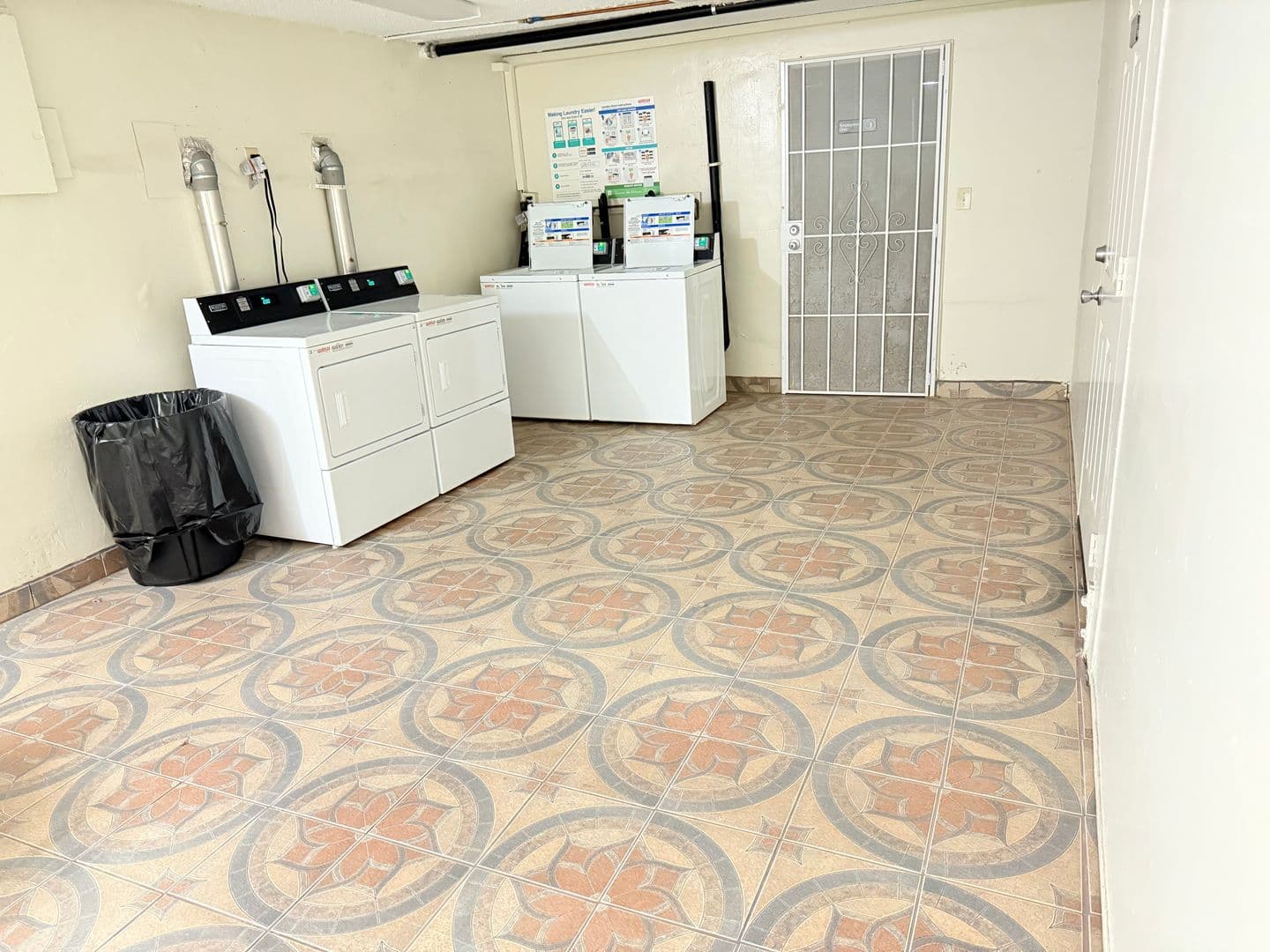 Redondo Beach Apartment: 906 S. Torrance Blvd.