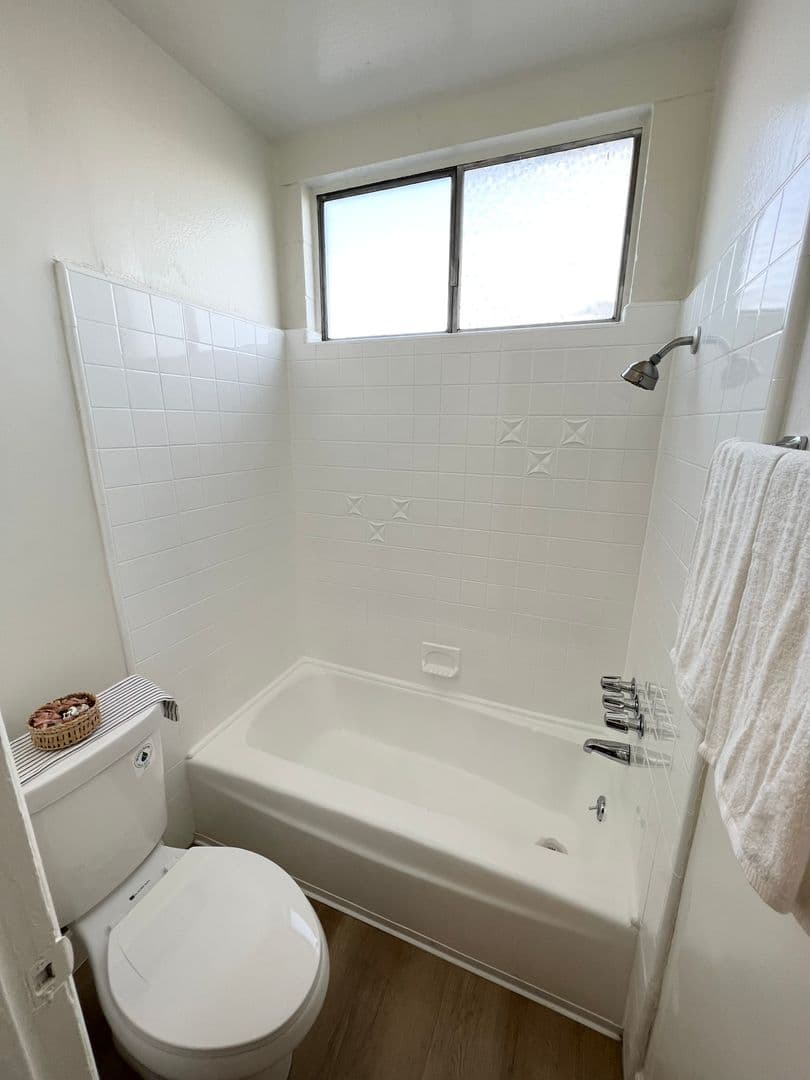 Gardena Apartment: 835 W. Rosecrans Ave
