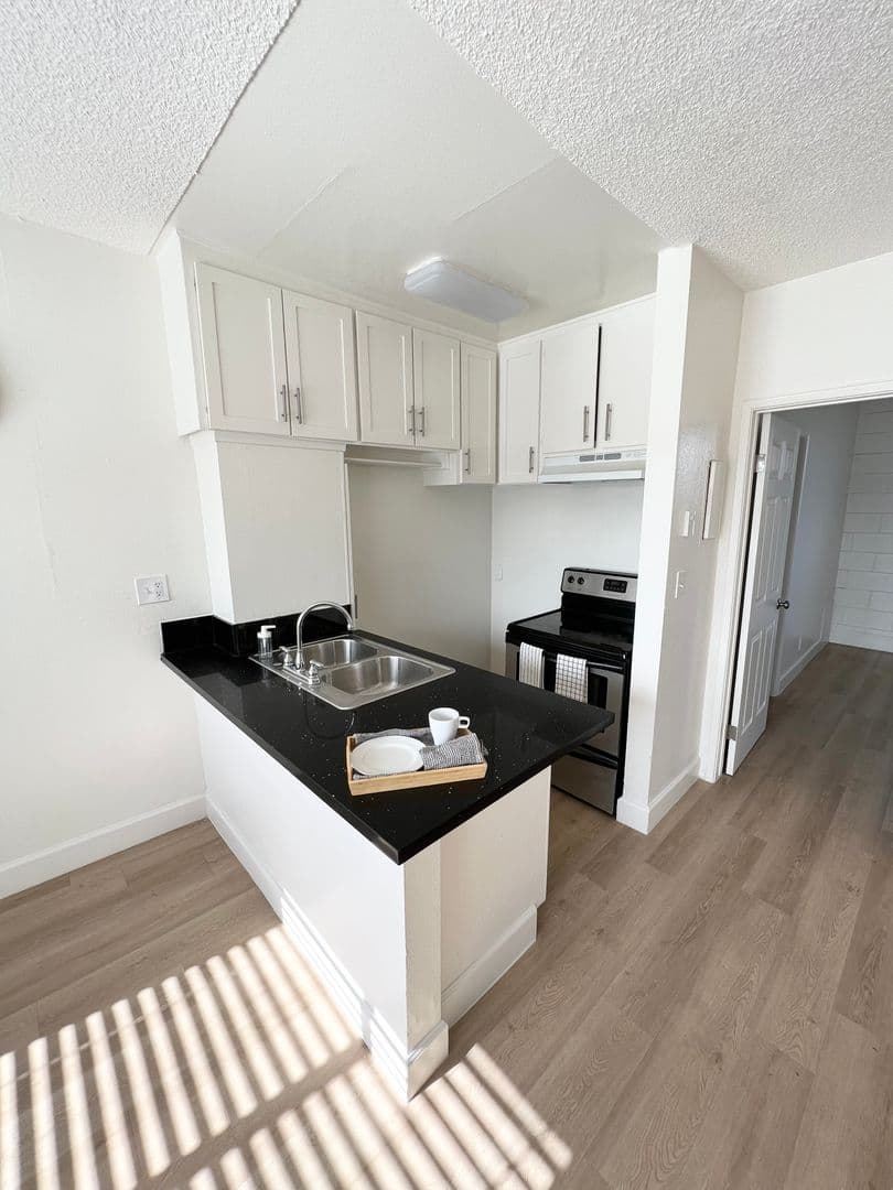 Gardena Apartment: 835 W. Rosecrans Ave