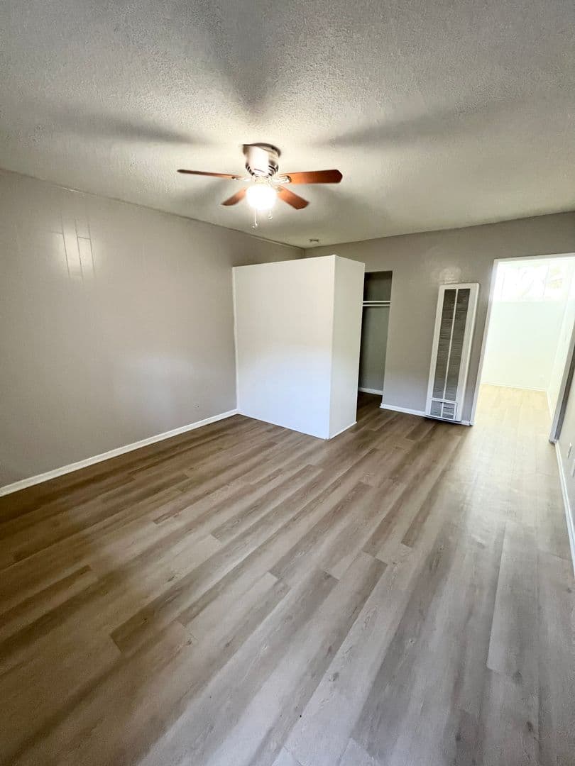 Hawthorne Apartment: 3734 W. El Segundo Blvd
