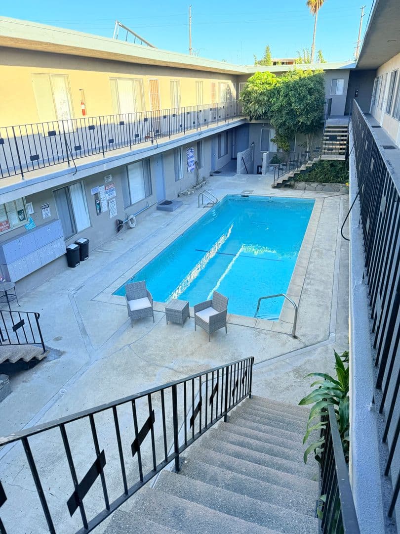 Redondo Beach Apartment: 906 S. Torrance Blvd.