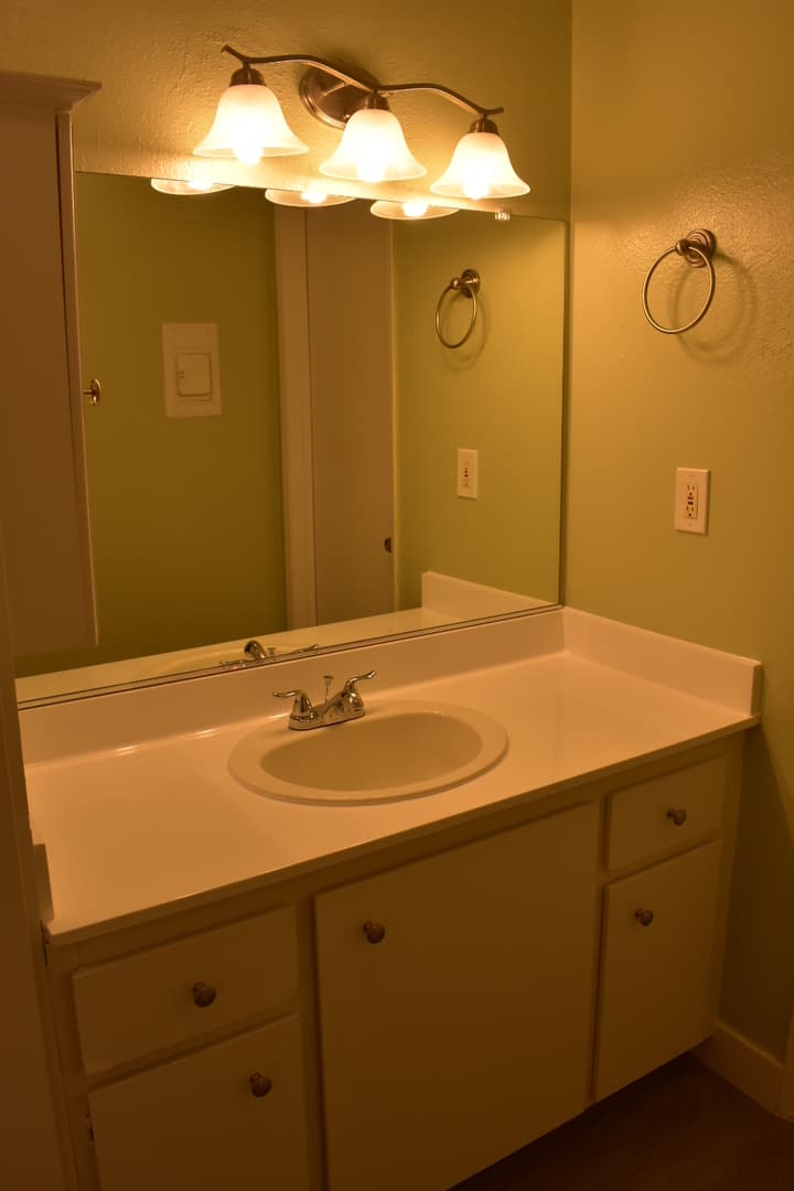 Hawthorne Apartment: 14031 S. Cerise
